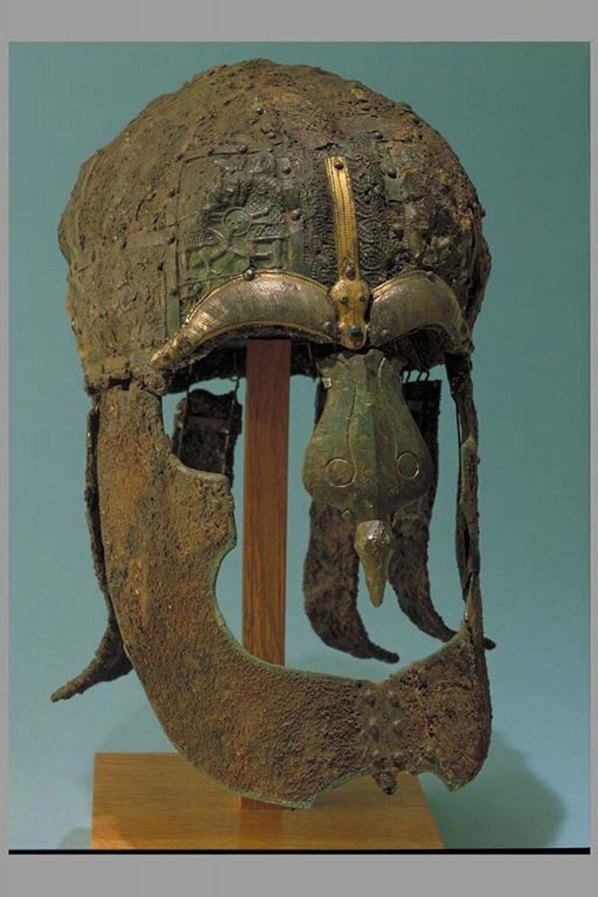 Шлем из Венделя (захоронение номер 14). Таким его можно увидеть в Стокгольмском историческом музее (инвентарный номер 9785/120458). Другой ракурс