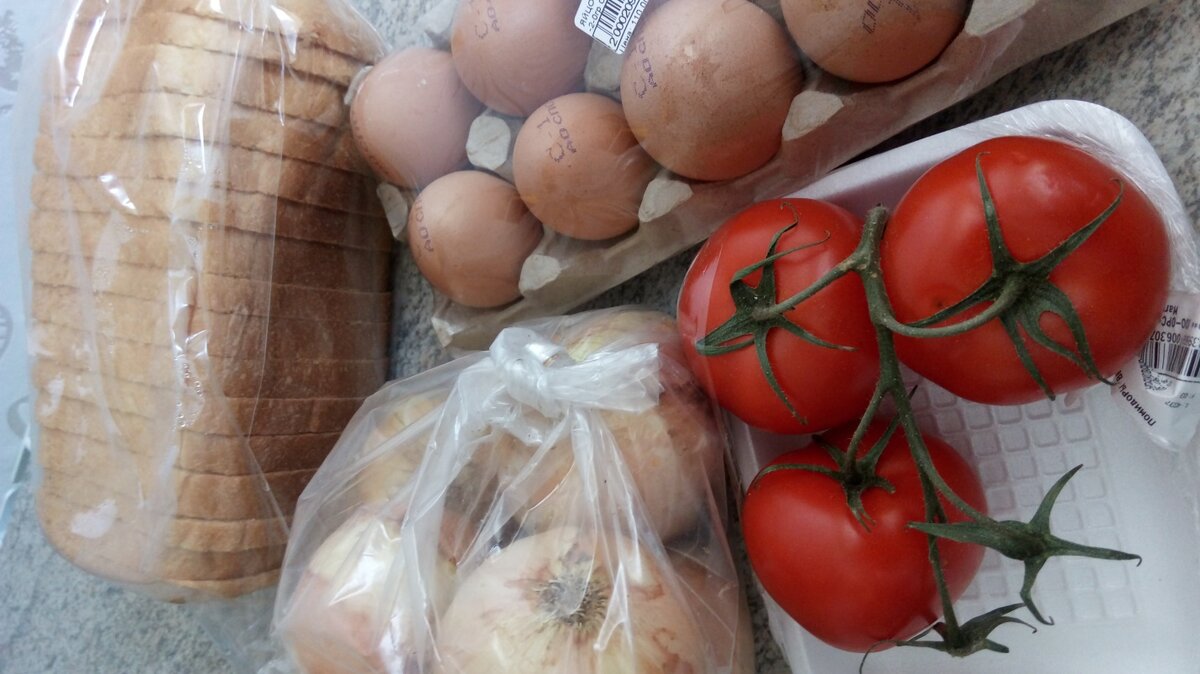 Особо Саша продуктов и не набирал, самое основное