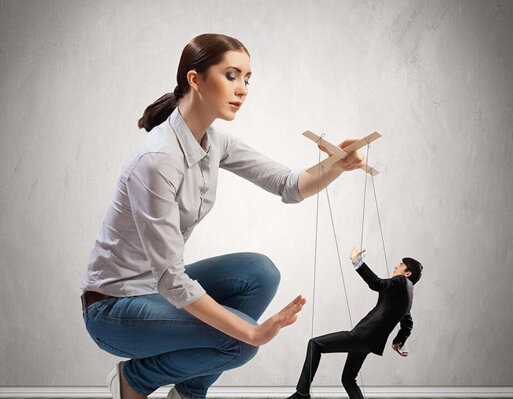 она начинает меня "танцевать"