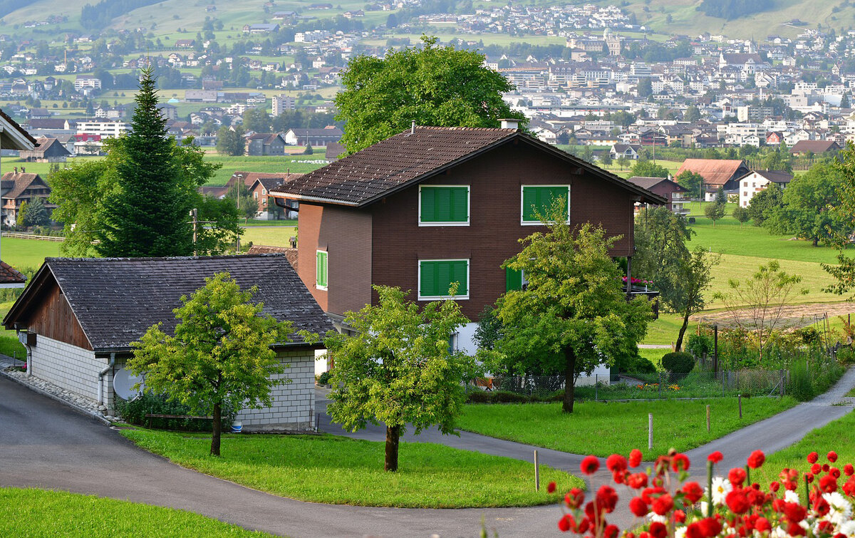 Видимое спокойствие - ещё не залог безопасности. Для настоящей защиты дома важно использовать технические средства охраны и привлекать квалифицированных специалистов