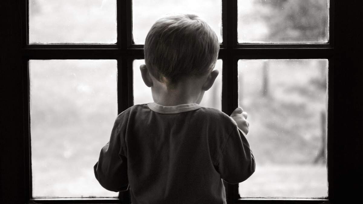 Невозможно поверить, что мама не придет, не заберет.