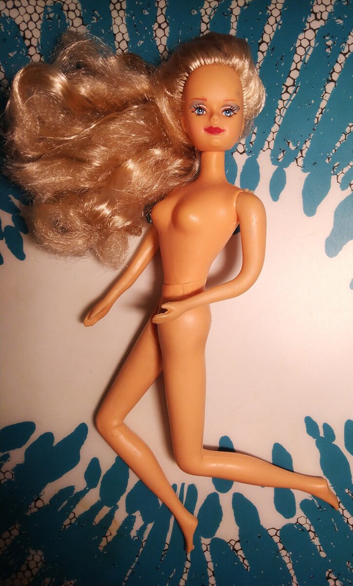 Ручки и ножки гнутся, талия поворотная