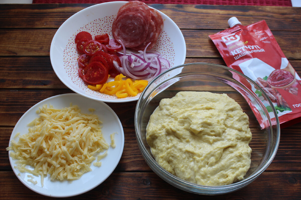 Огурчика у меня не нашлось, вместо них добавил красного лука и сладкого перца.