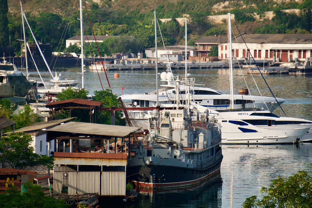 ПМР-183 в Южной бухте у затонувшего ПД-16.