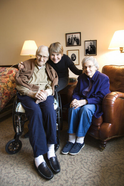 https://static8.depositphotos.com/1377527/936/i/600/depositphotos_9364349-stock-photo-daughter-with-elderly-parents.jpg