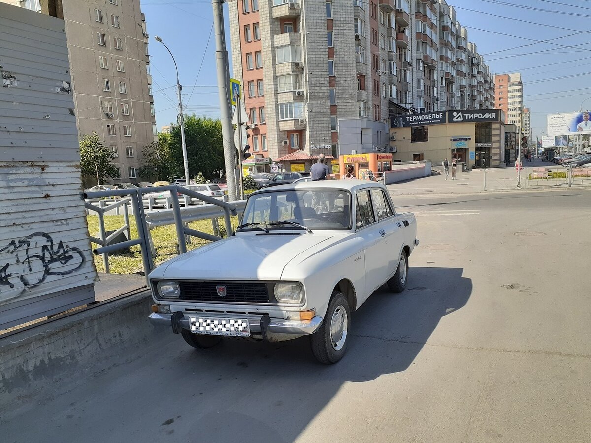 Почему в москве 28. Москвич опер.