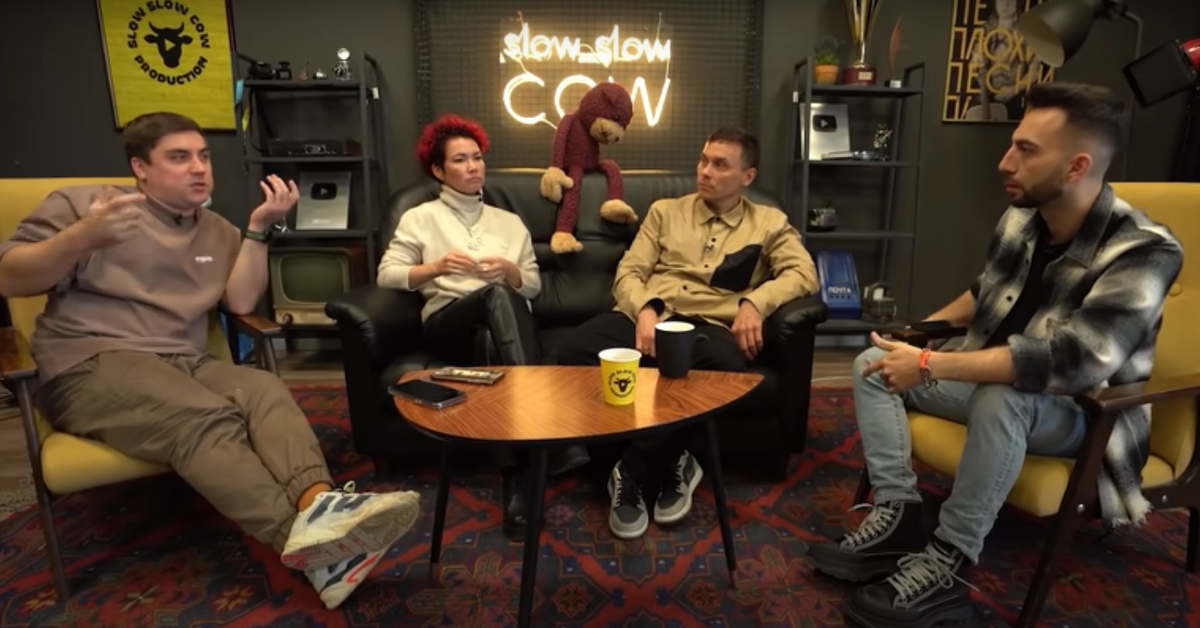 Артем слева