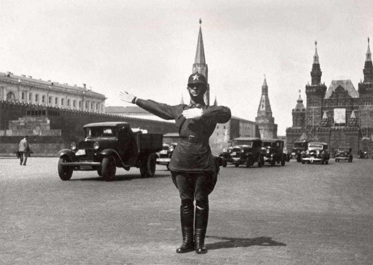 В 1930 х гг были. Москва 1935 год. Регулировщик Москва 30-е годы. Москва 1935 год красная площадь. Постовые милиционеры 1930