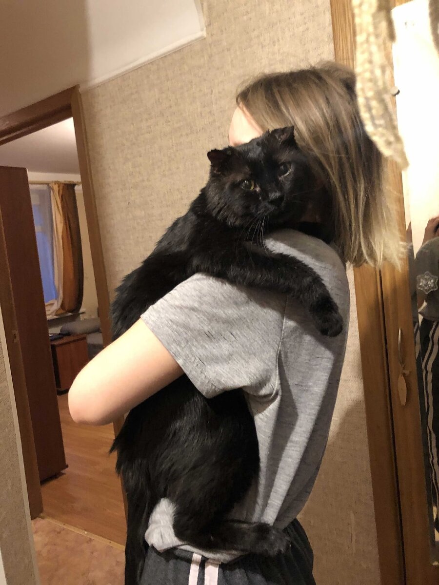 Фото из дома. Леха обнял свою Машу и поцеловал!❤️