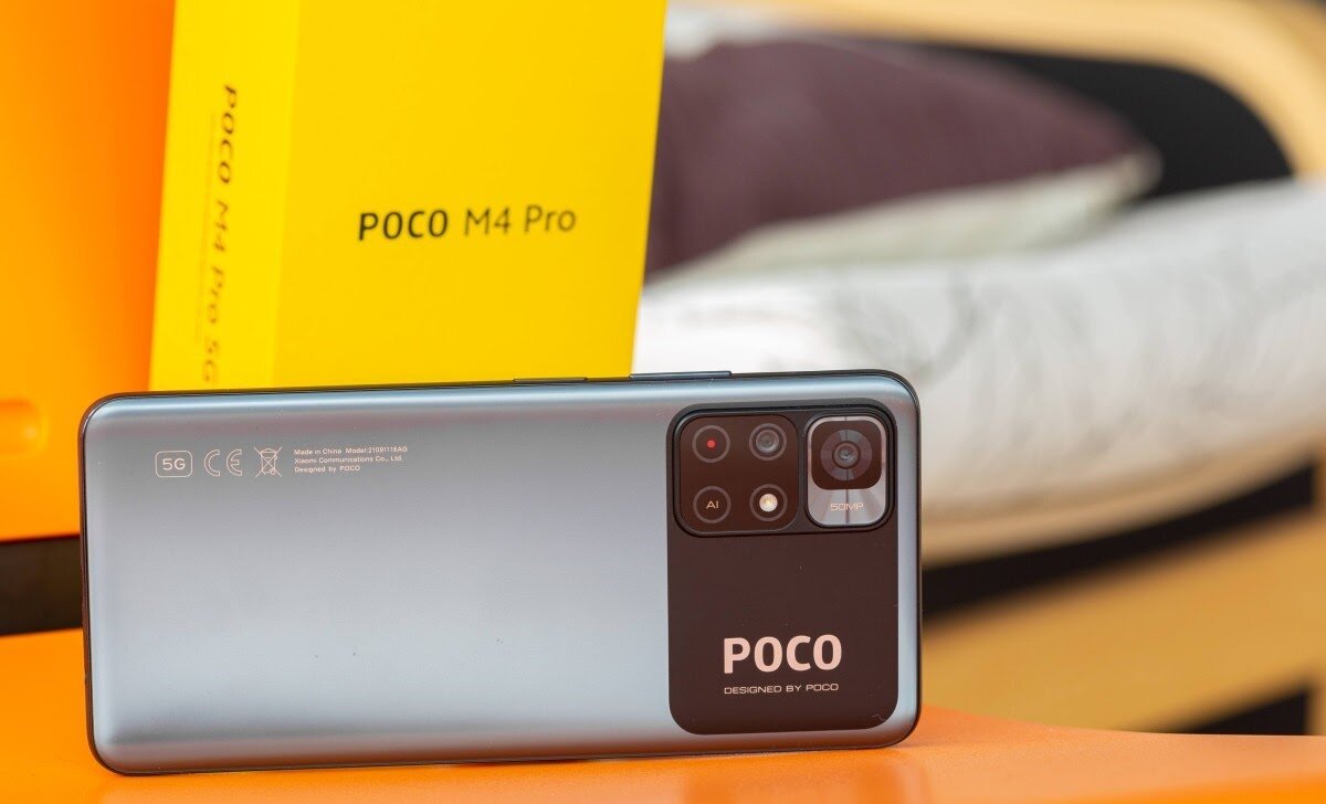 Задняя панель выделяет смартфон на фоне конкурентов. Фото: gsmarena.com