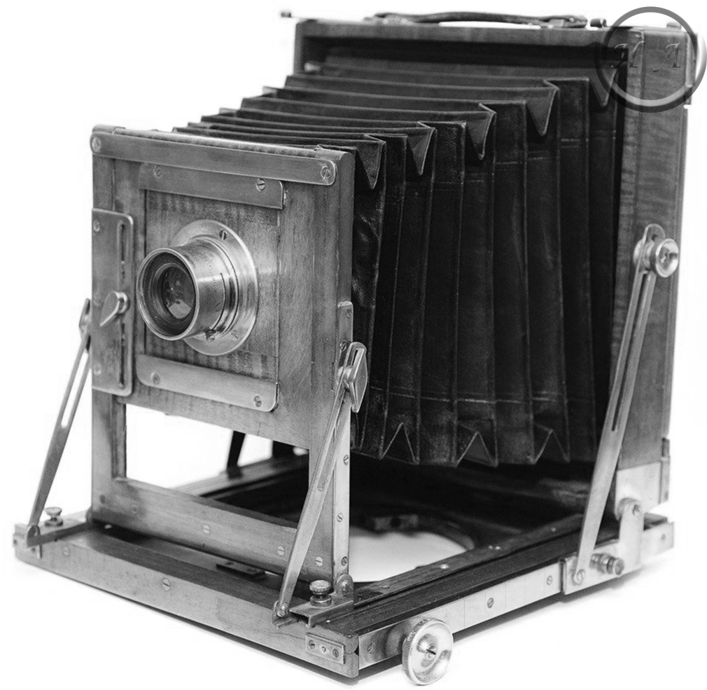 Это и есть тот самый первый зеркальный фотоаппарат