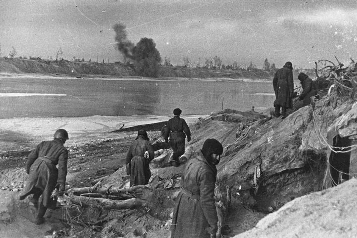 В 1942 году образовался новгородский рубеж