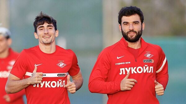    Игроки "Спартака" Зелимхан Бакаев и Георгий Джикия (слева направо)© официальный твиттер ФК "Спартак"