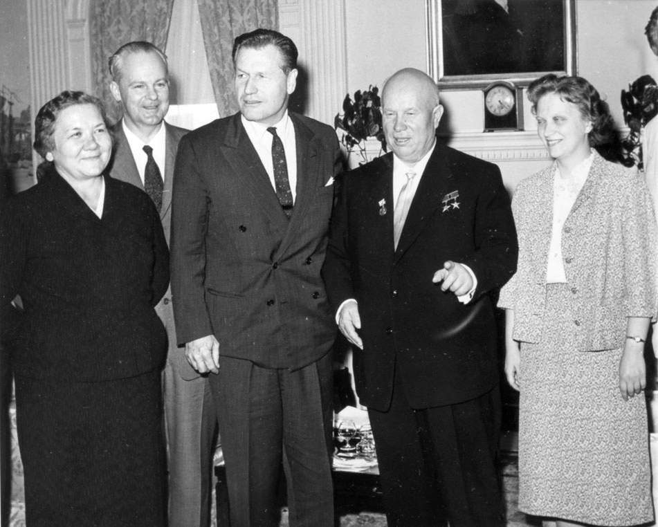 Хрущева в сша 1959. Спирос скурас и хрущев. Поездка хрущева в сша 1959. Визит хрущева в сша. Хрущев никита сергеевич в сша.
