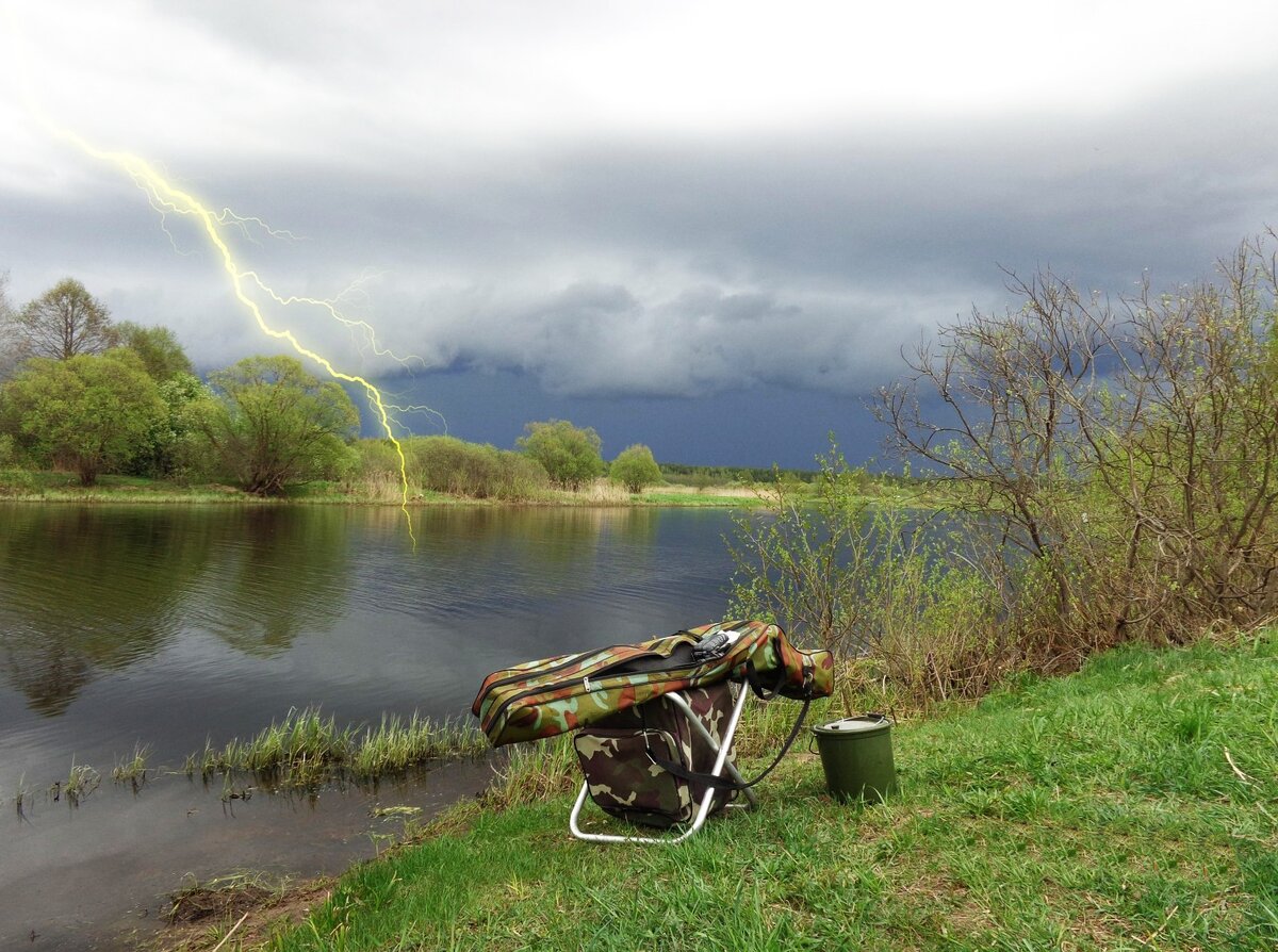 Фото с сайта: https://sazanya-bukhta.ru/wp-content/uploads/2020/09/groza-na-rechke.jpg