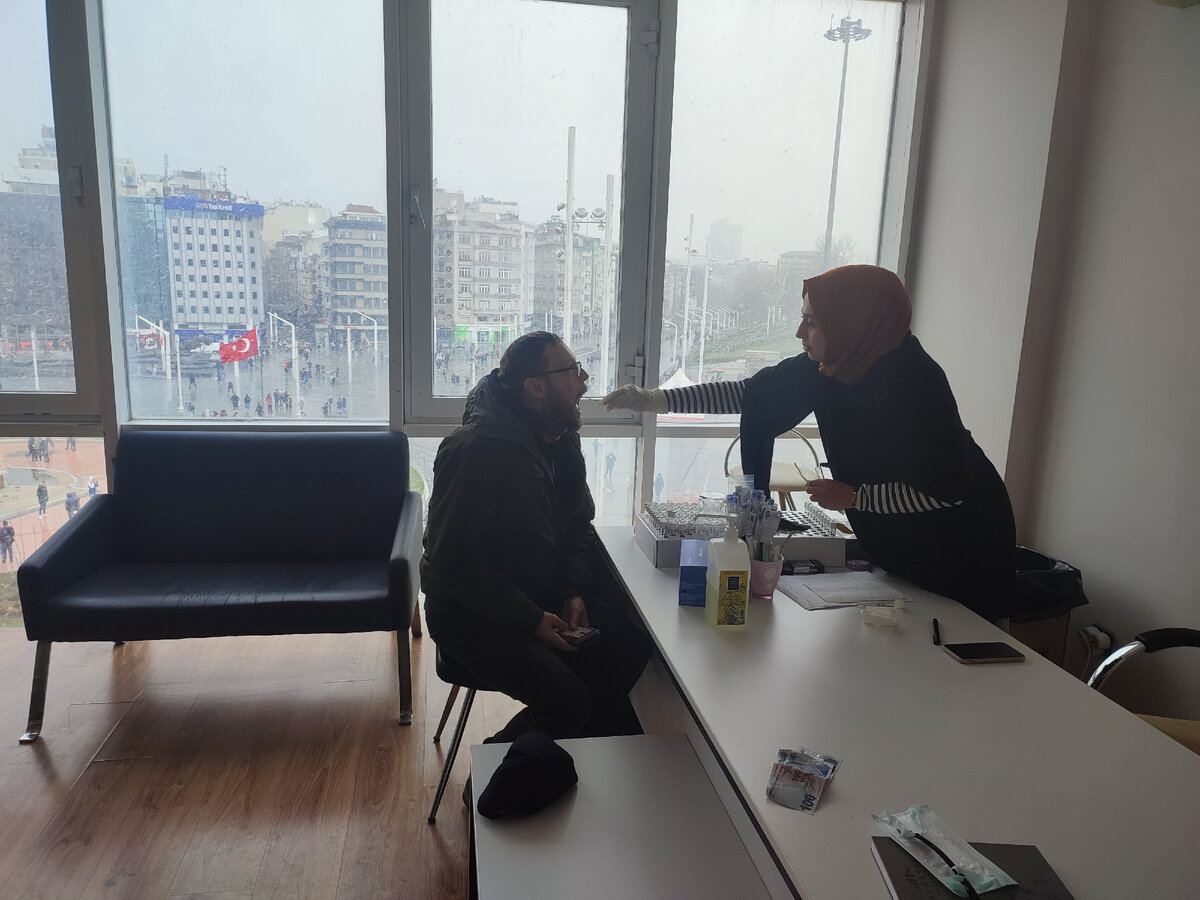 Самое туристическое фото с площади Таксим, Стамбул. ПЦР. 2022г.