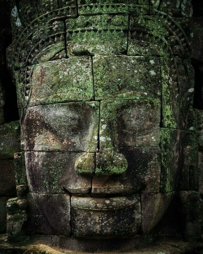 Лики храма Байон