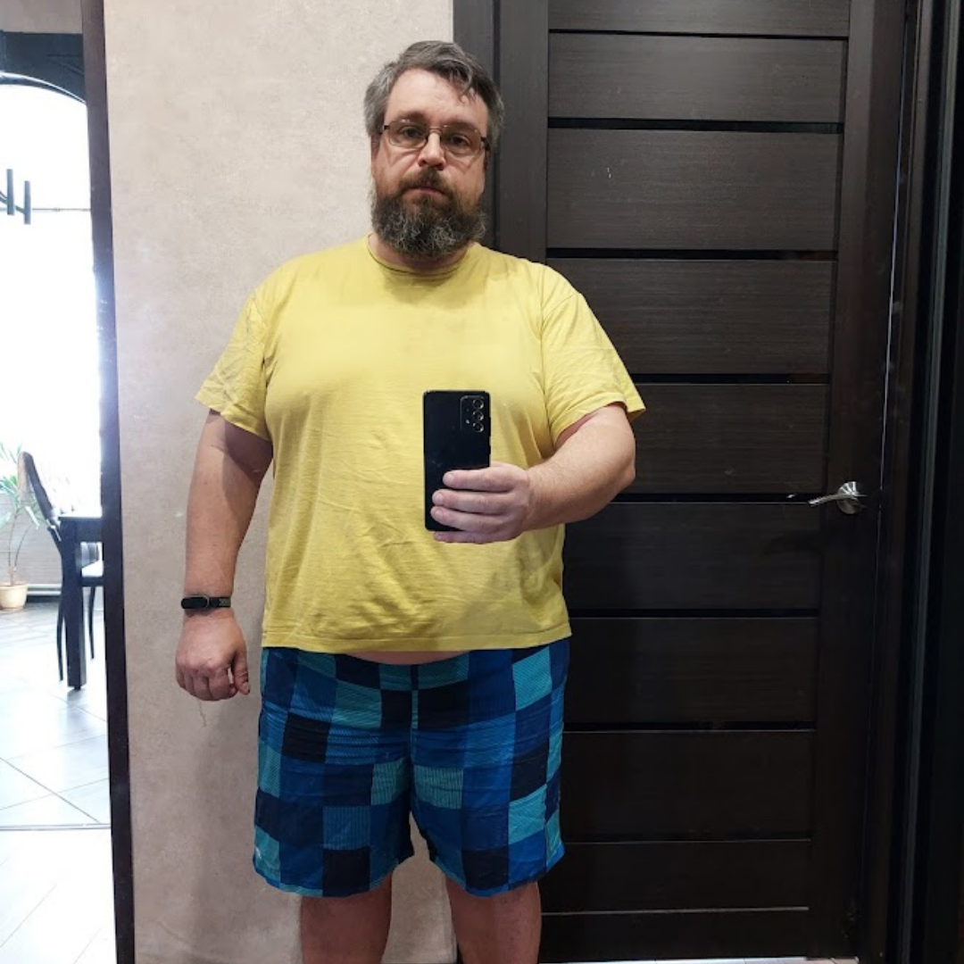 Так я выглядел месяц назад: уставший и опухший.