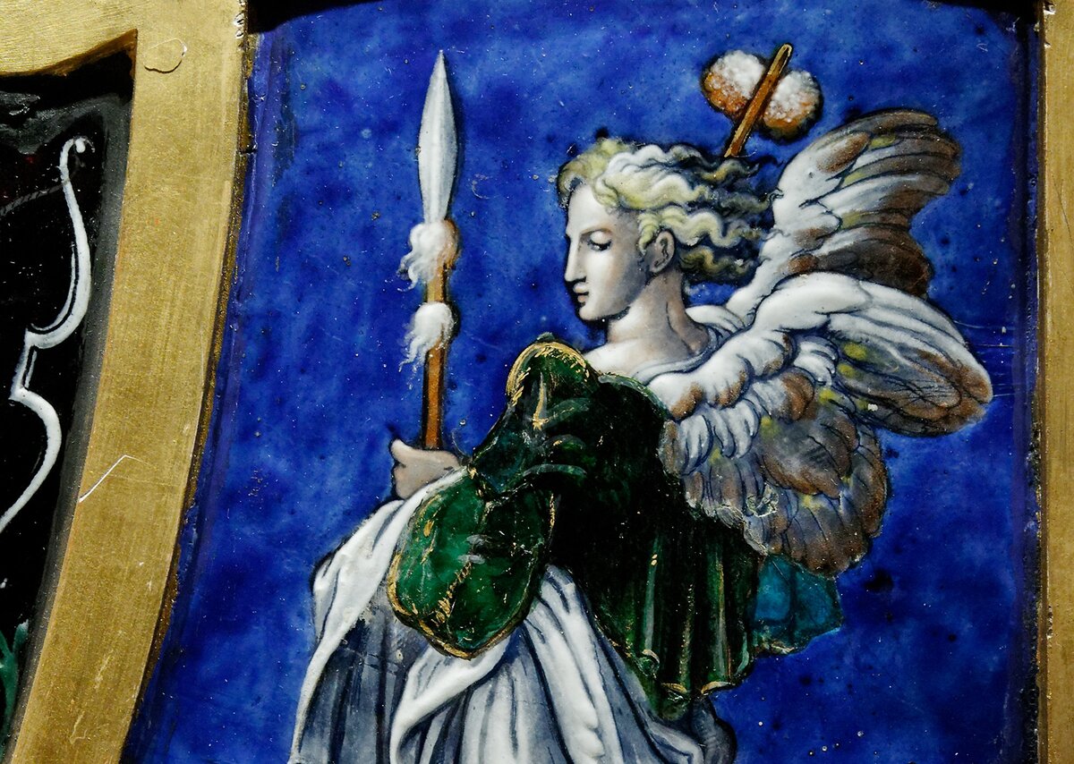 Копье Судьбы в руках ангела