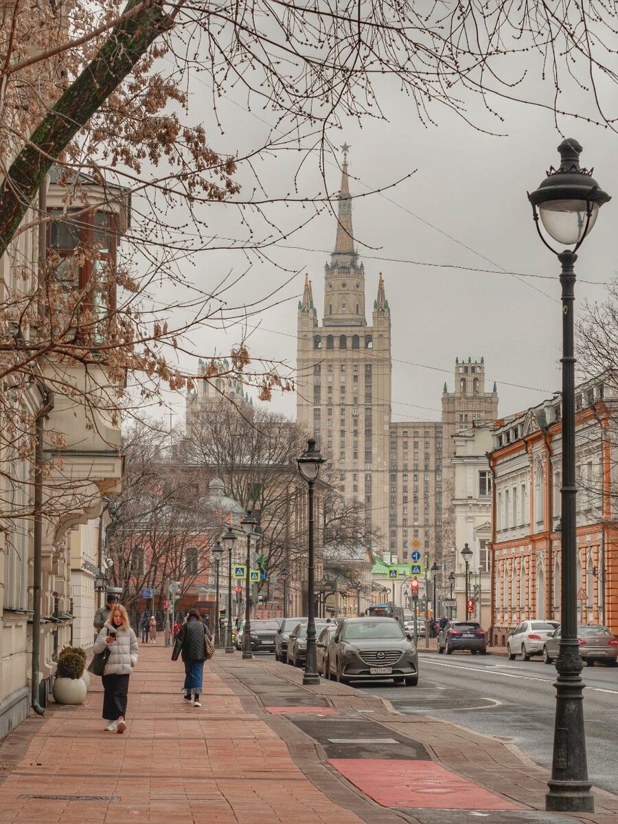 Парк зарядье вднх. Прогулки по москве. Куда сходить погулять. Куда сходить в москве не на улице. Где можно погулять в москве.