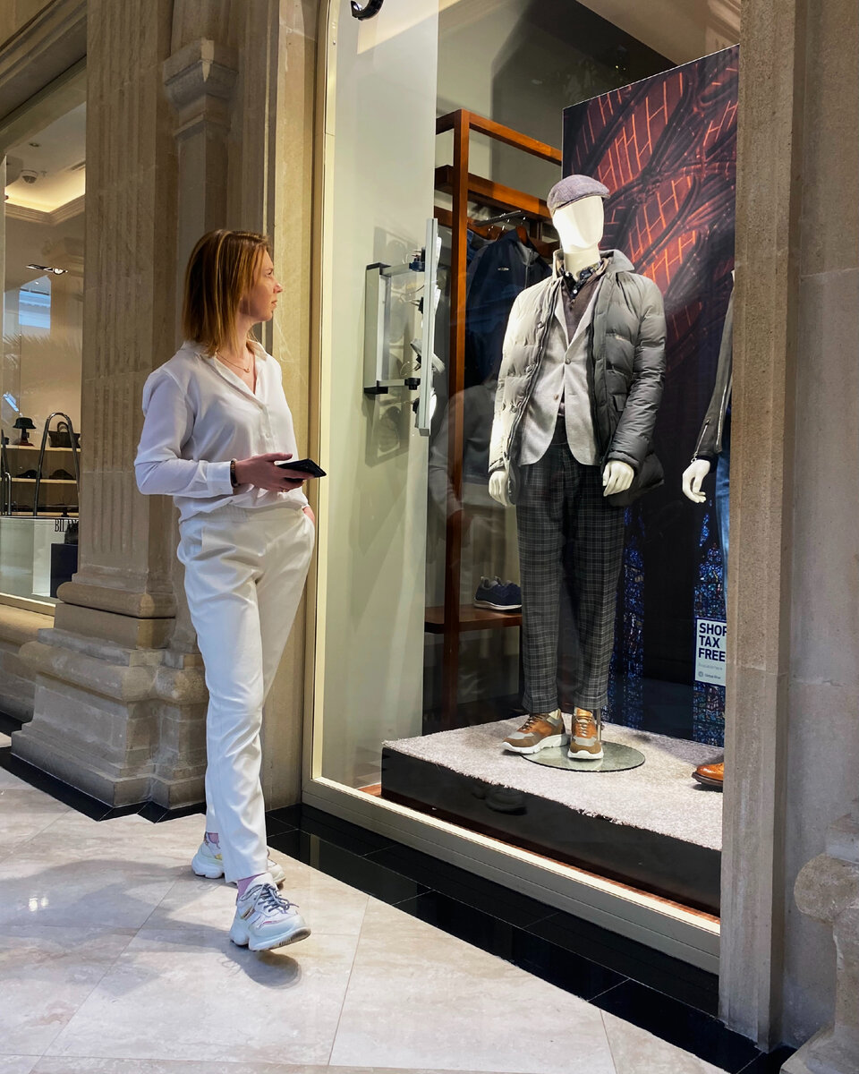 Я на прешопинге в Крокус Сити Молл.