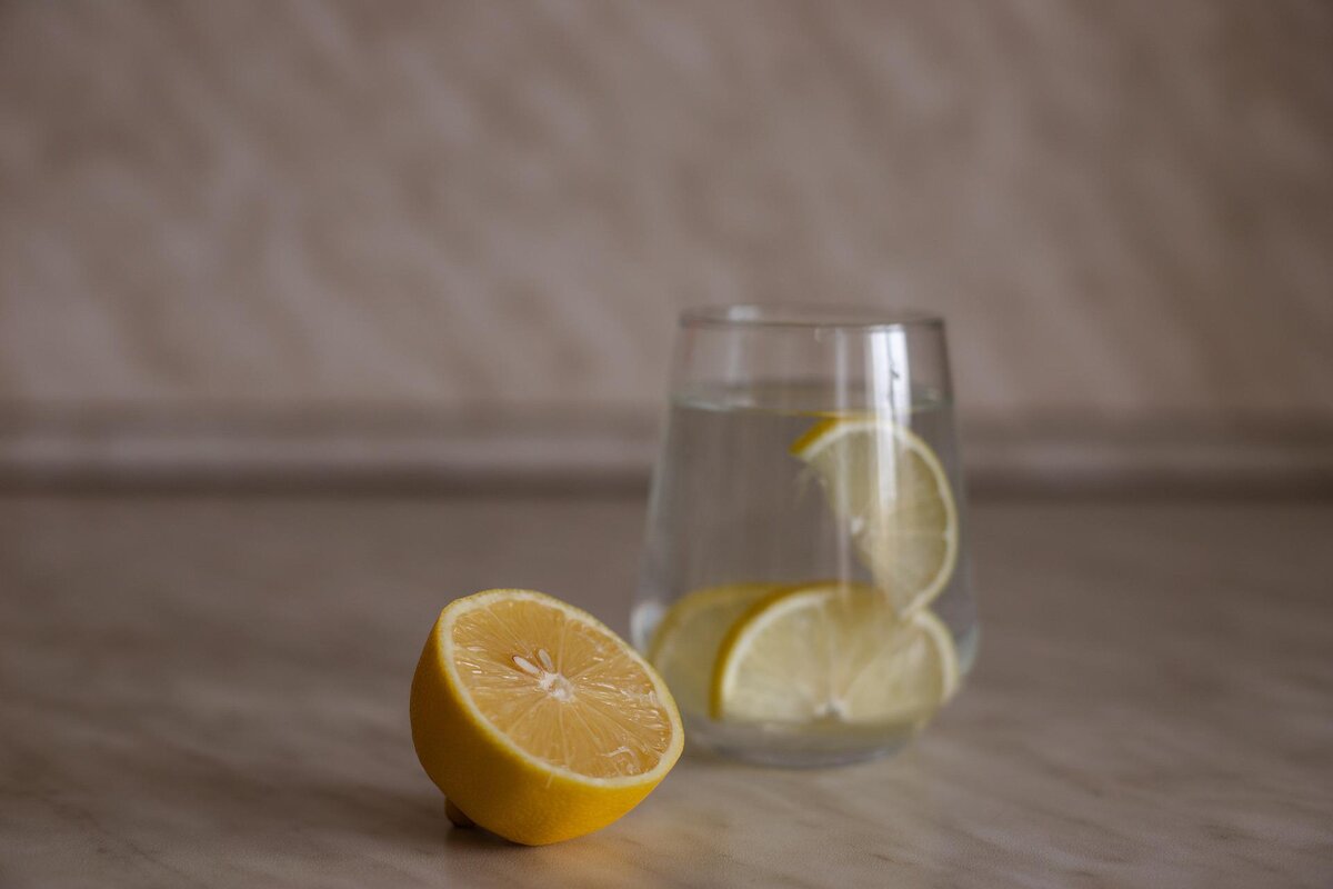 Можно ли пить натощак воду с лимоном