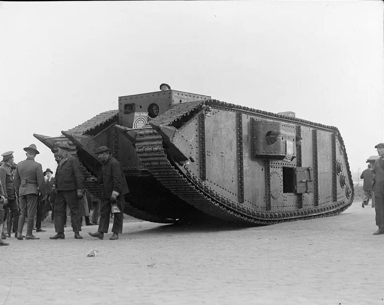 Танк с паровым двигателем