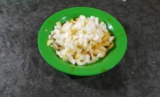 Нарезать лук