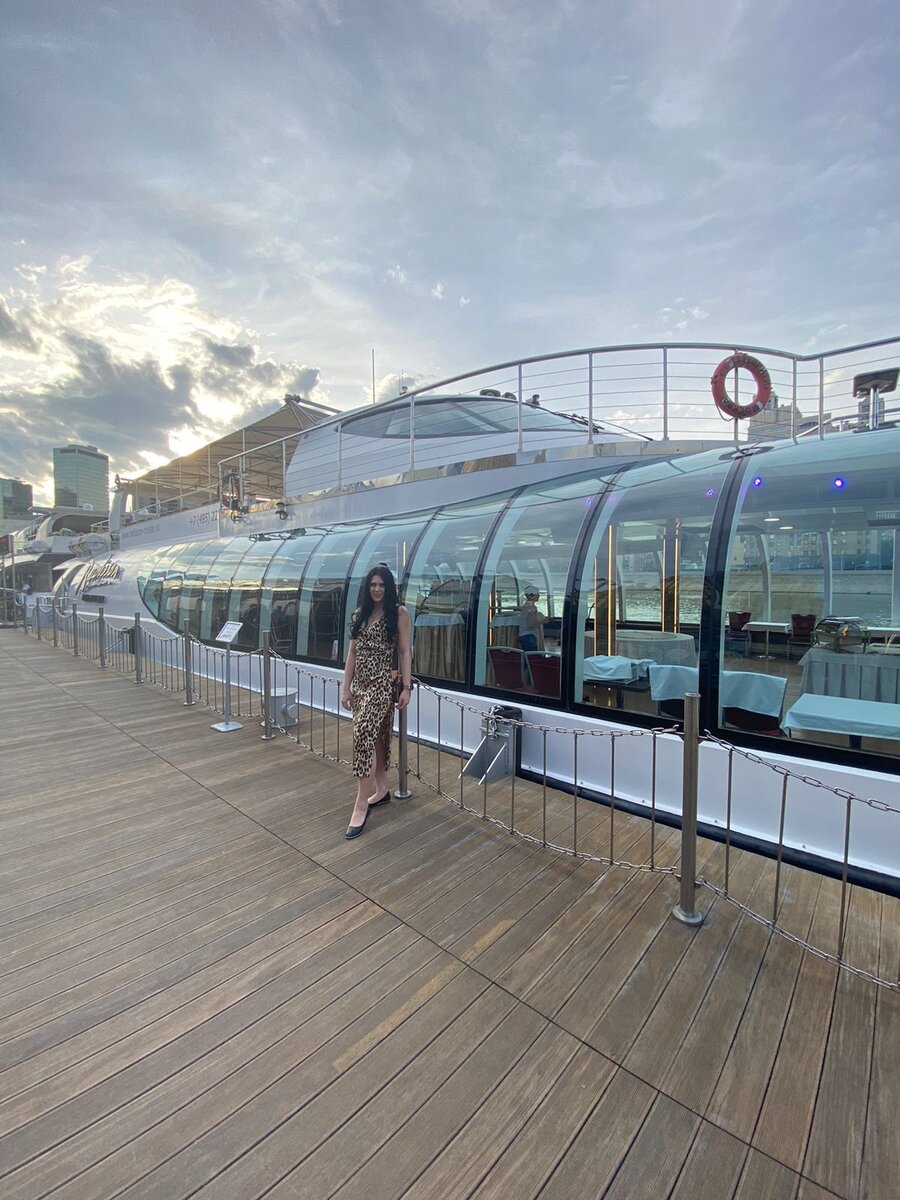 Сегодня мы покатались на яхте по Москве реке. Эмоция куча. Замечательный сервис,обслуживание ,а официантом отдельное СПАСИБО❤️ Рекомендую данную компанию https://www.sputnik8.com/ru/moscow/activities/26123-kruiz-po-moskve-reke-na-bortu-yahty-radisson?2022_05_activities_show_form_position_upper=false&utm_campaign=tpoid_155236&utm_content=tpoid_155236&utm_medium=affiliate&utm_source=affiliate_151&utm_tpocontent=#?event_date=2022-06-18&event_id=16032730&ticket_id_42639=1