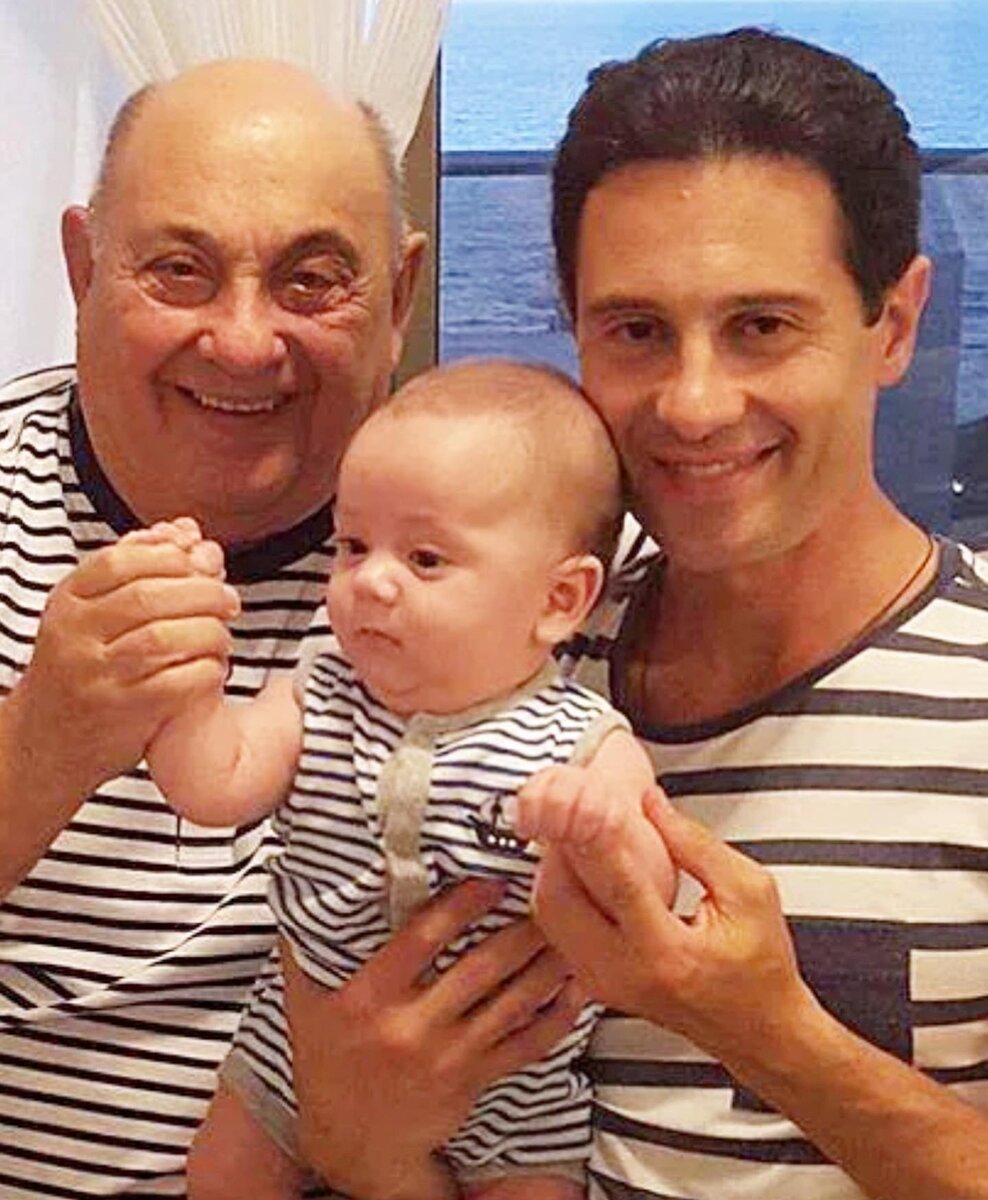    Антон Макарский простился с любимым дедомСоцсети Антона Макарского