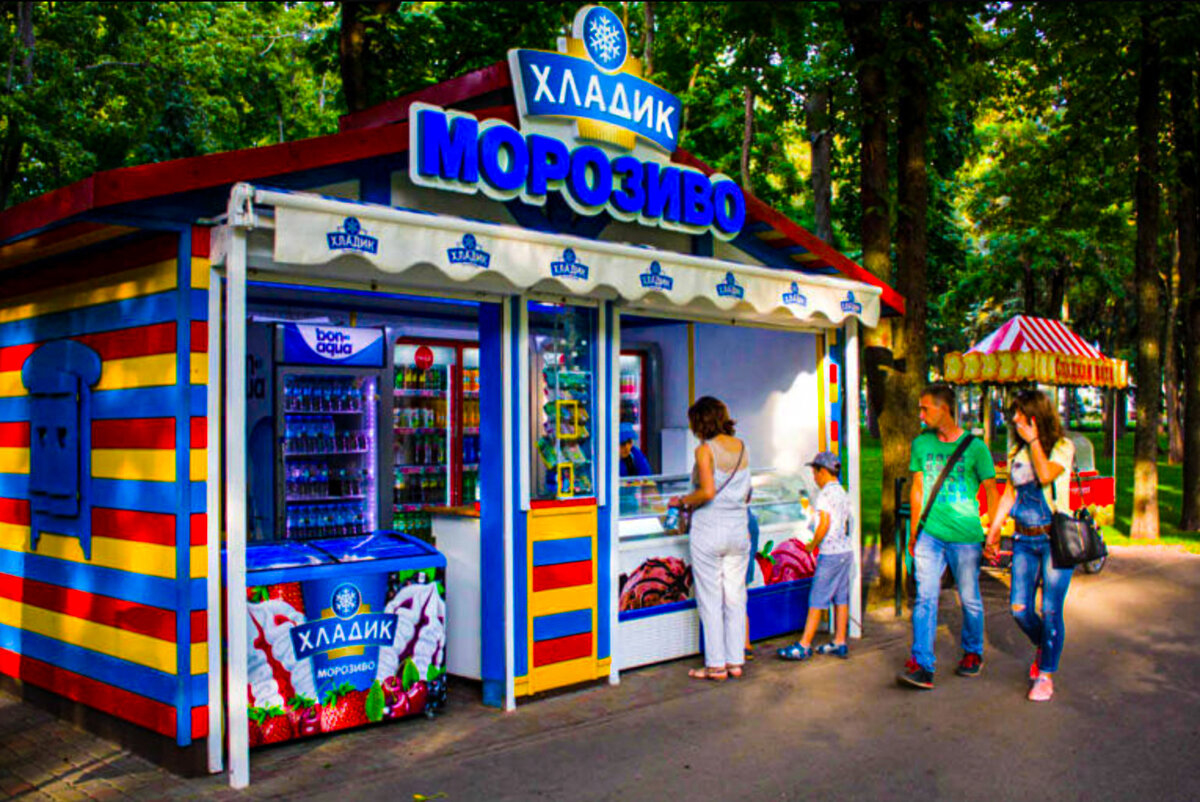 Ларек мороженое. Ларек с мороженым. Необычные киоски. Павильон для мороженого. Павильоны для мягкого мороженого.