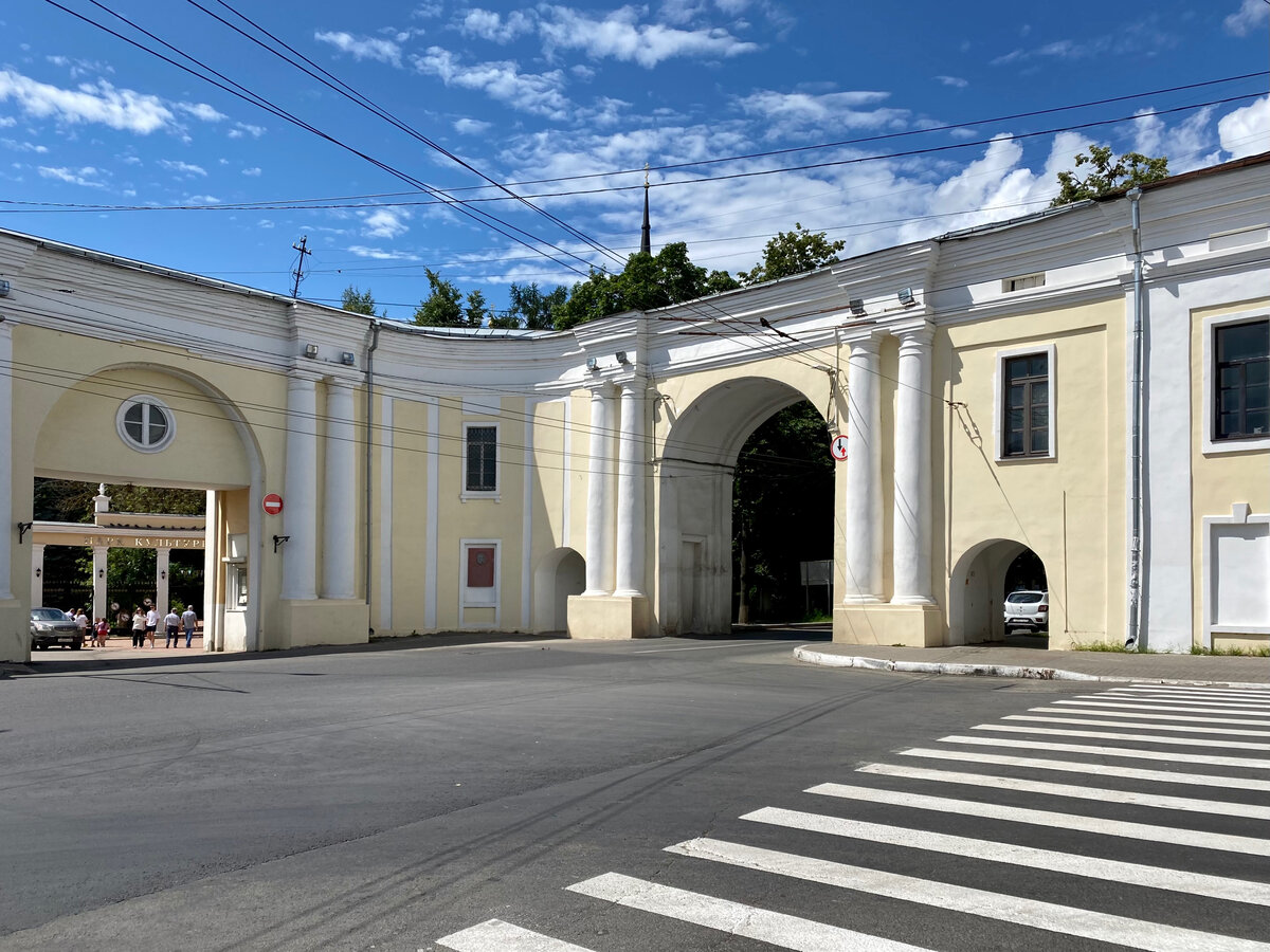 Восточный ворота. 