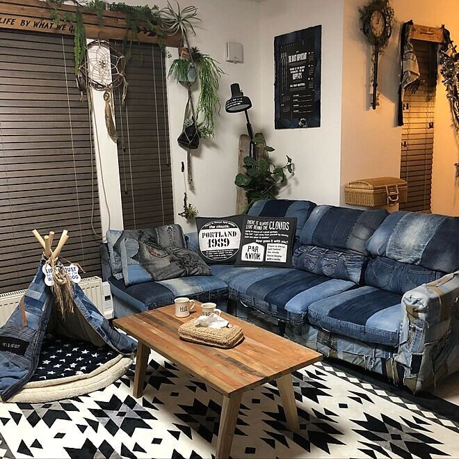 Дизайнеры такую мебель делают и продают задорого, между прочим. 