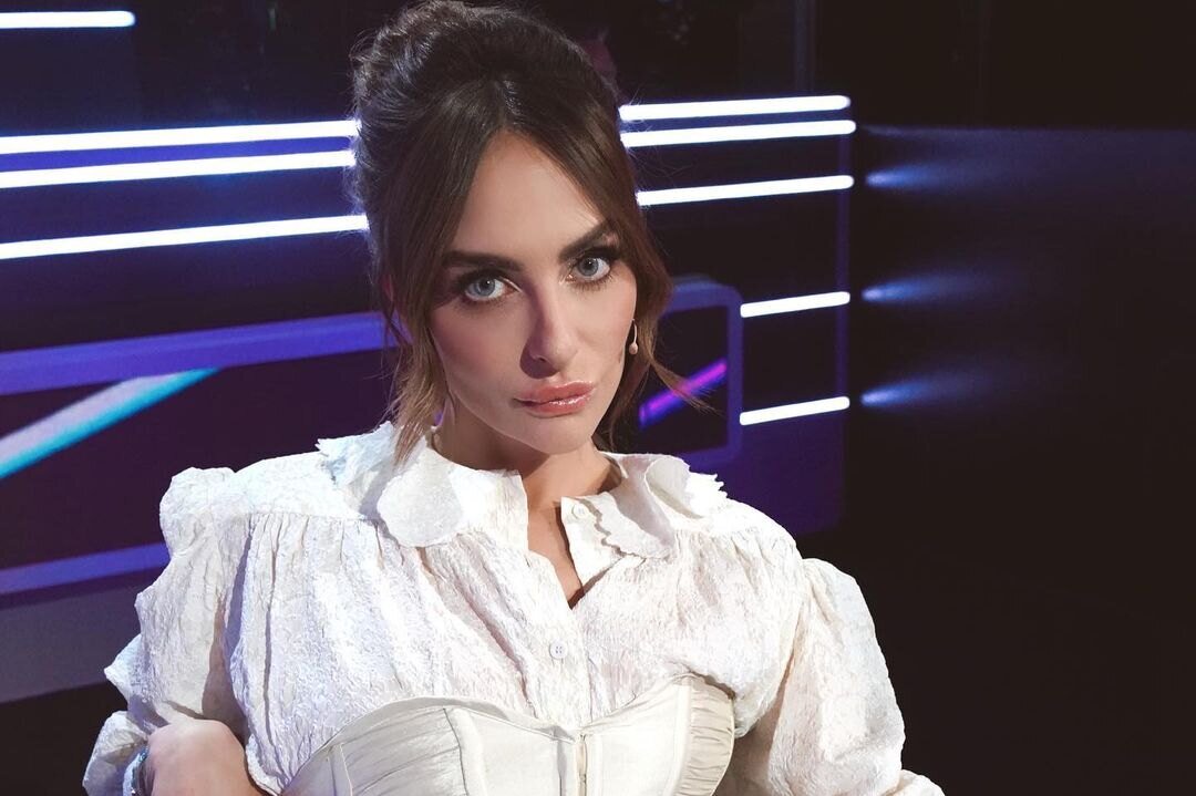 Молочников и варнава. Варнава кипр. Варнава кипр. Камеди вумен 2022. Камеди вумен 2022.