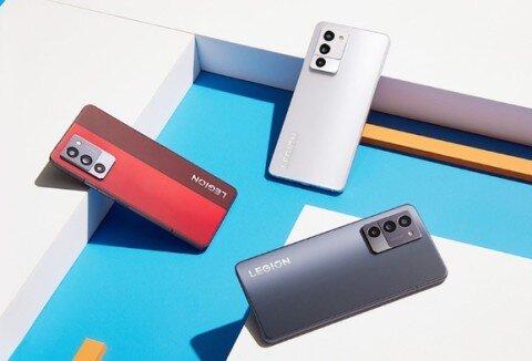 Смартфон доступен в трех цветах