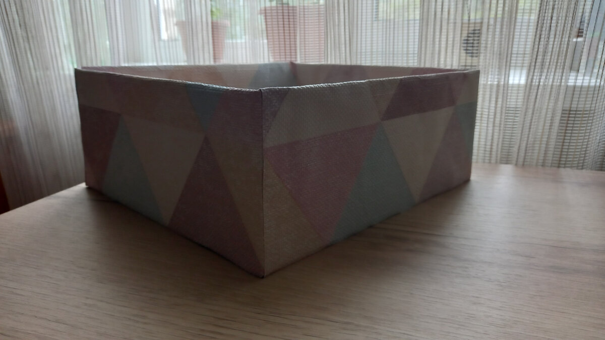 Фото автора. Эта коробка будет использоваться для вертикального хранения детской одежды в шкафу или комоде. 