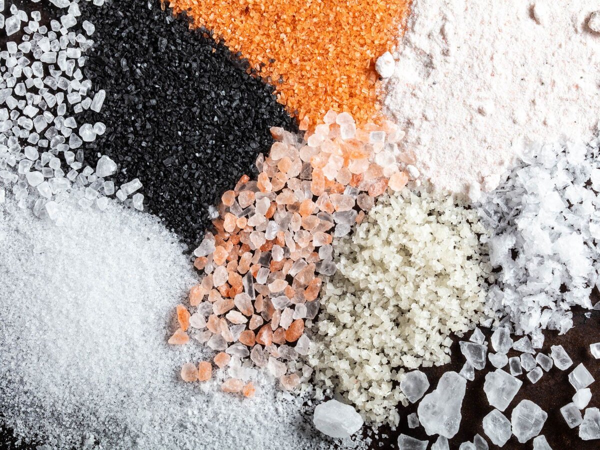 Соли ое. Природная соль. Поваренная соль цветная. Цветная соль пищевая. Соль фото.