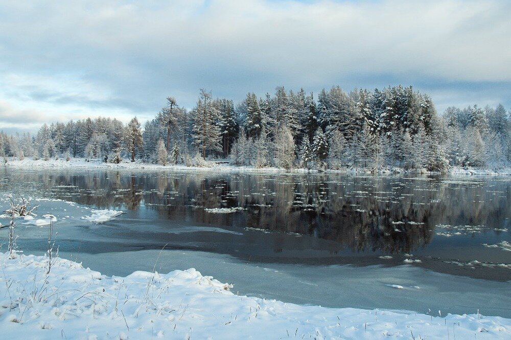 Замерзшая река Лозьва