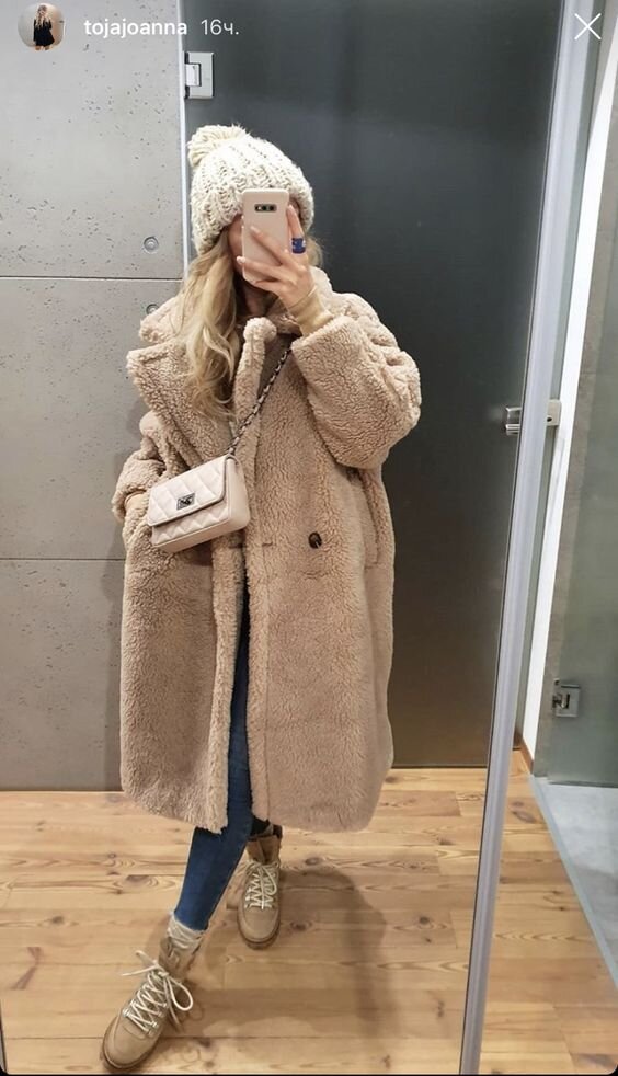 Бежевый вариант для наиболее полного погружения в эстетику Max Mara (родоначальник этого тренда, между прочим). Фото с сайта Pinterest 