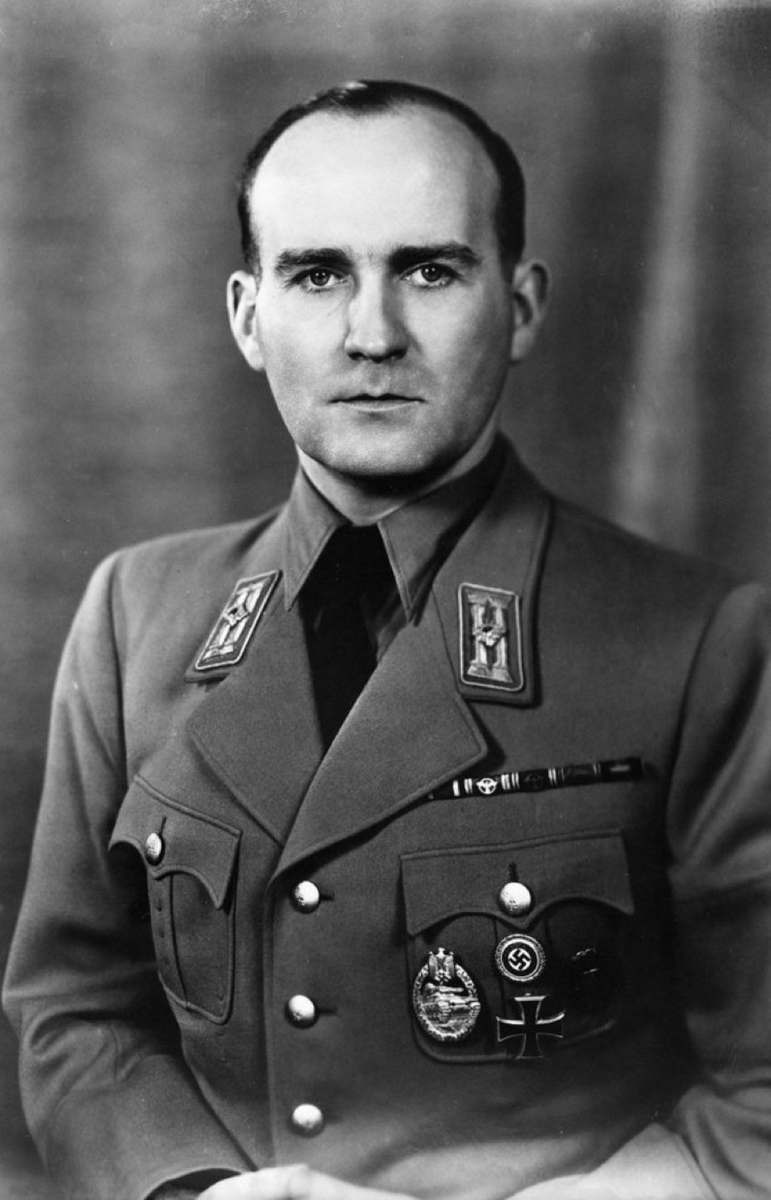 О местонахождении поезда (если он был) прекрасно знал Карл Ханке. Вот только он в мае 1945-го попал в плен к чешским партизанам и был убит при попытке к бегству.