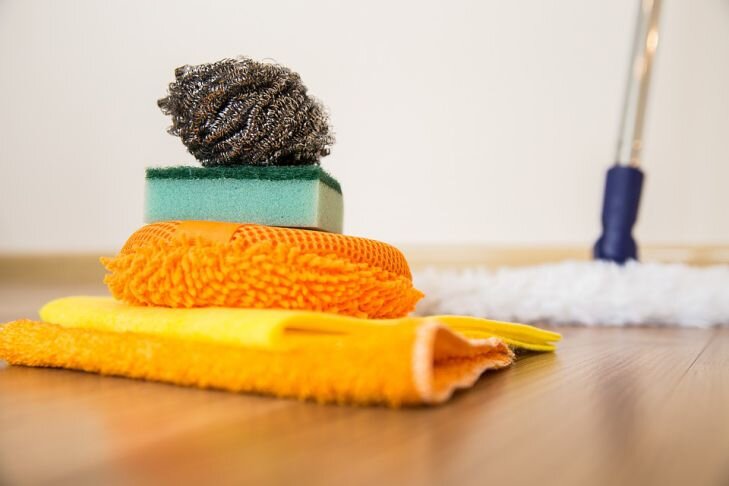 Можно ли мыть пол полотенцем: народная мудрость и опыт