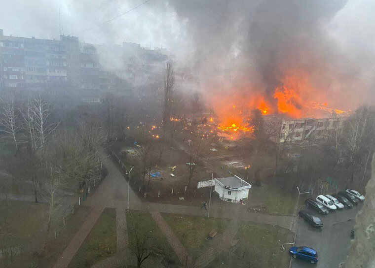    Вертолет рухнул рядом с детским садом