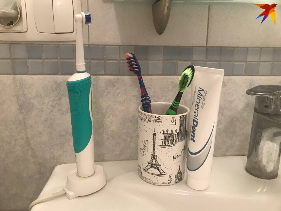     Пропишите в ванне одну электрическую щетку и несколько насадок для каждого члена семьи. Фото: архив "КП".