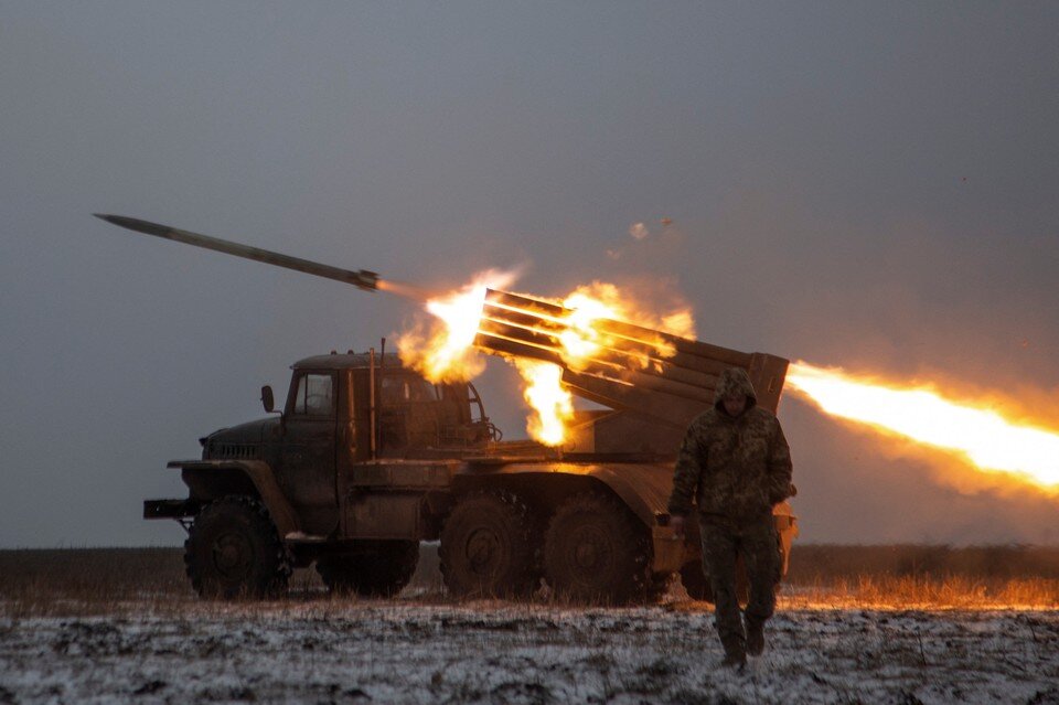     Российские войска уничтожили склад ВСУ со снарядами для "Града" и HIMARS  REUTERS