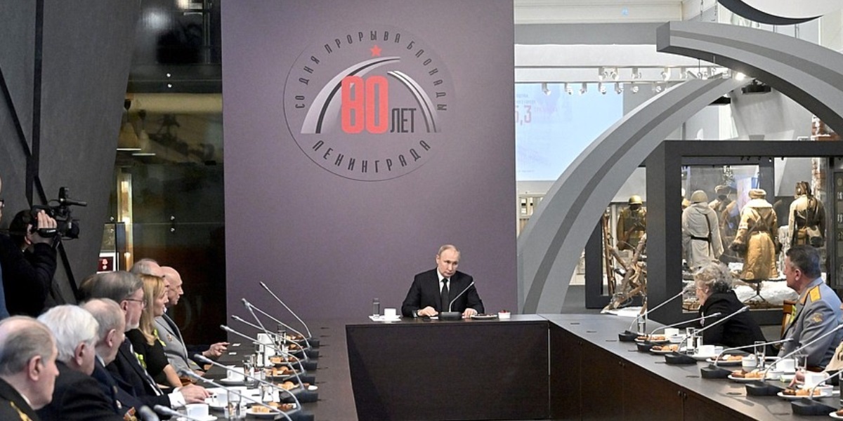 Фото: с сайта Кремля (http://static.kremlin.ru/media/events/photos/big/rzQyVQEiPkHtKulCmoaphjAZvhVH5nvr.jpg)