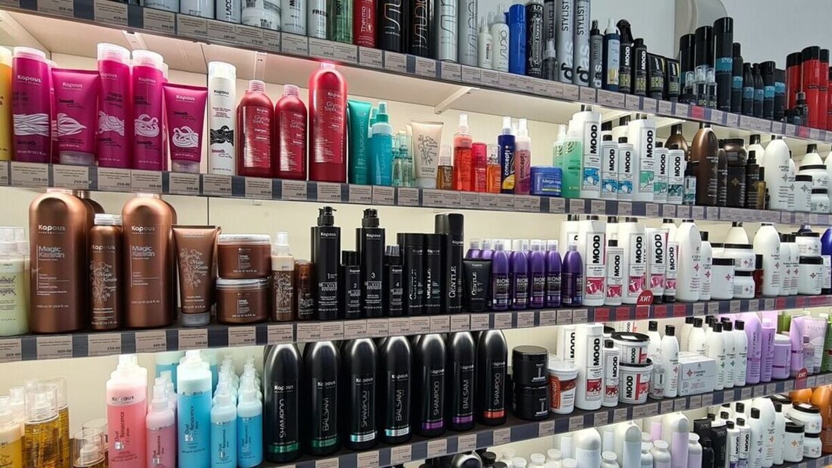     В областной столице проводится распродажа французской косметики L`Oreal. По данным URA.RU сейчас бренд покидает рынок РФ и под видом акции поднять цены на свою продукцию.