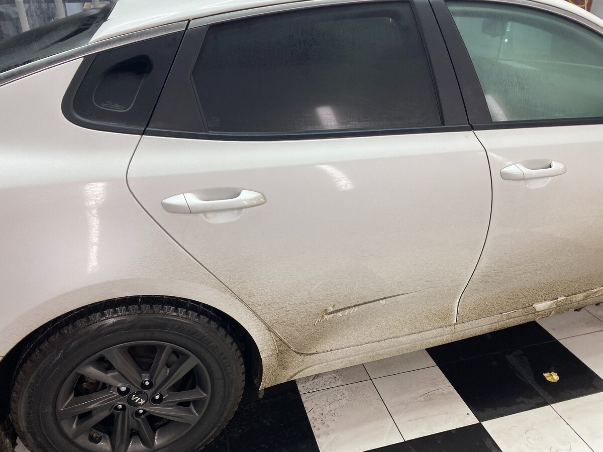 Вмятина на двери