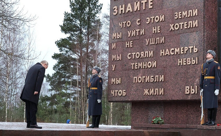   Президент Владимир Путин возложил цветы к «Рубежному камню» на месте кровопролитных боев
