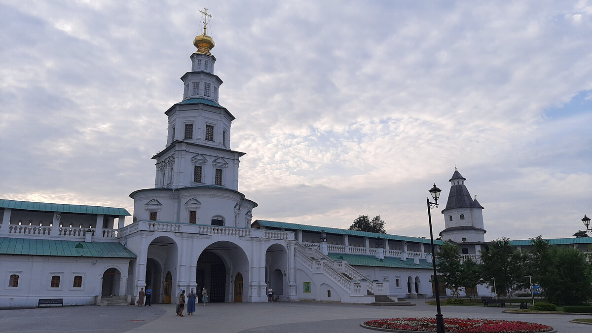 Фото автора : Храм Входа Господня в Иерусалим  в Воскресенском Ново- Иерусалимском ставропигиальном мужском монастыре, Истринский район, Московская область. 