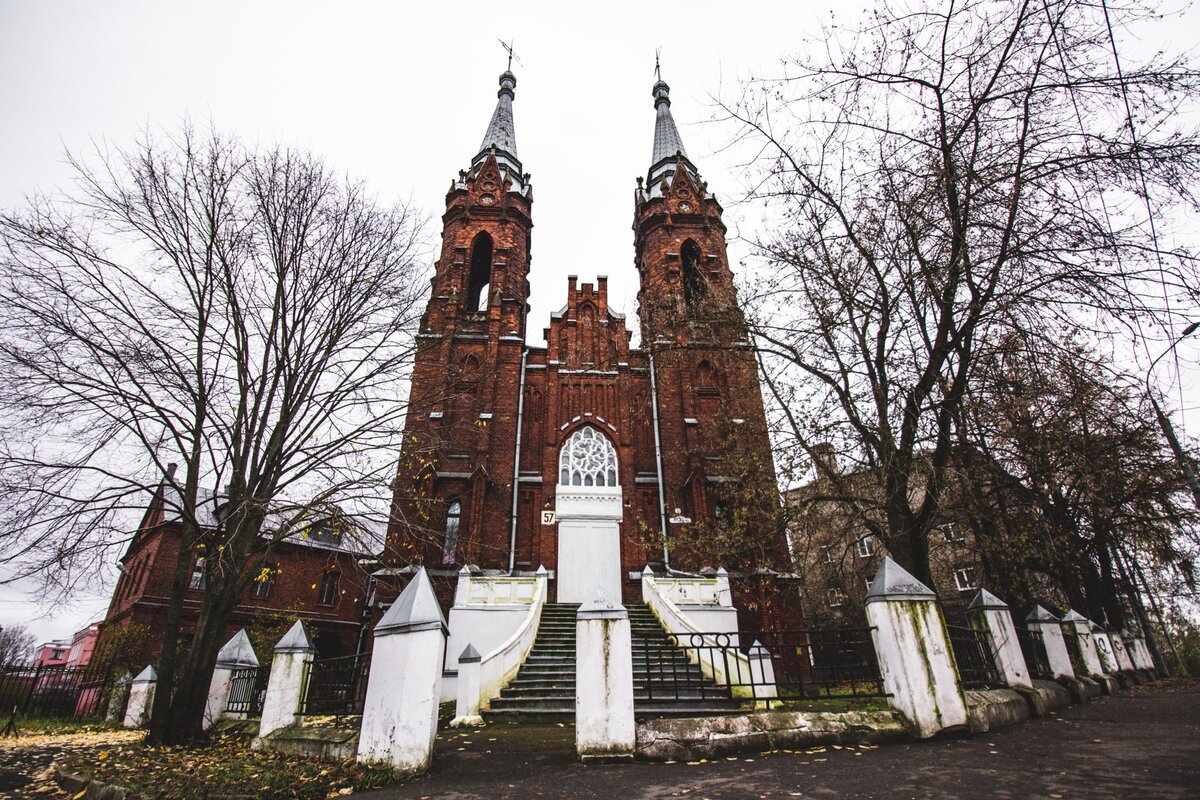 рыбинск католический костел. польский костел рыбинск. католический храм сердца иисуса рыбинск. рыбинск католический костел. польский костел рыбинск.